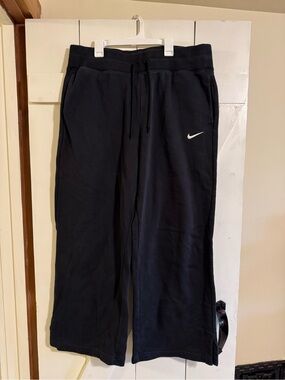 Nike Women's High-Waisted Wide-Leg Sweatpants